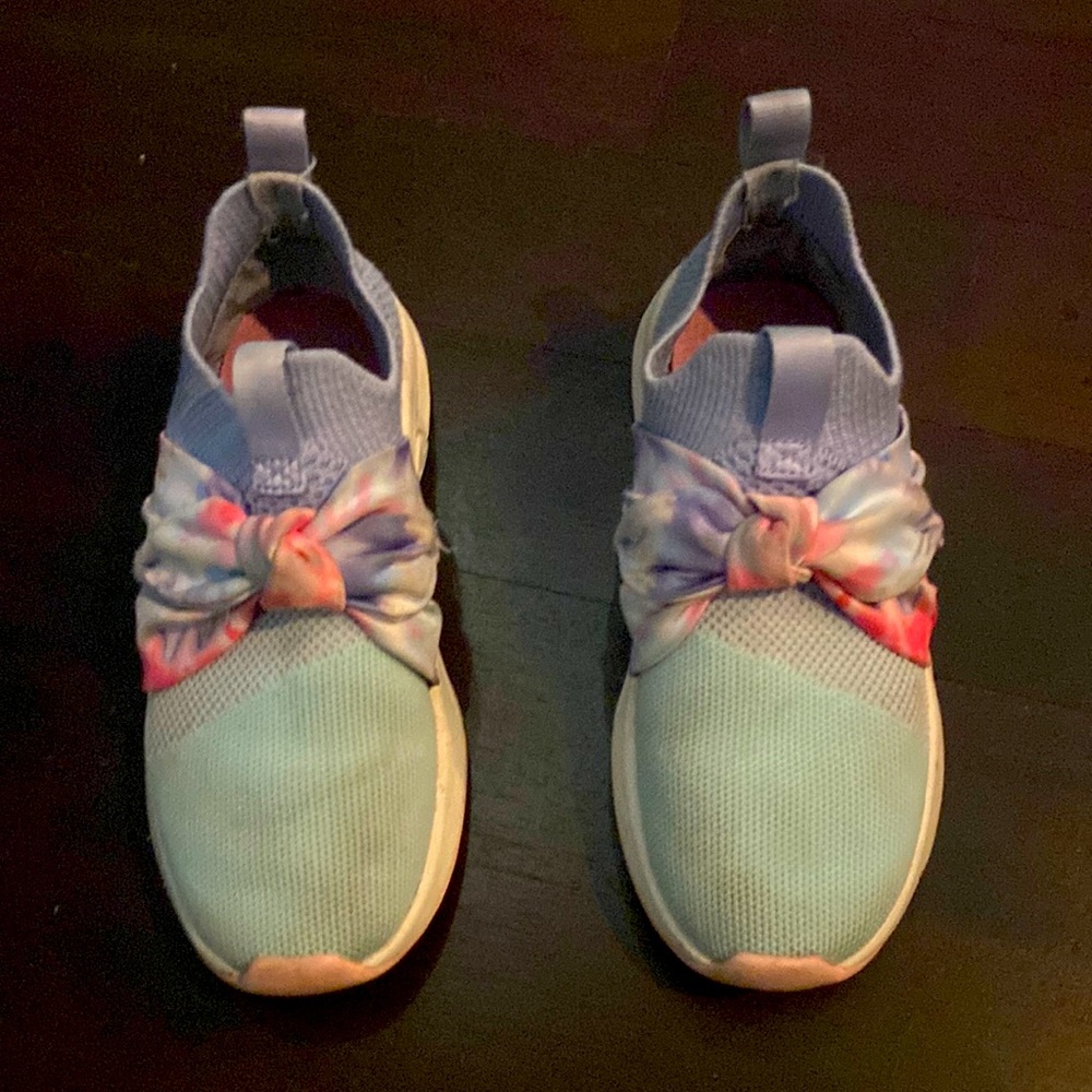 Adorable Sketchers Modern Jogger Gym Shoes Size Kids 13 Slip on / no laces!